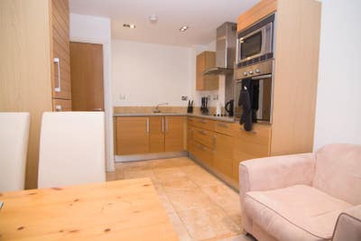 2Room with balcony / walking distance to CW Main Photo