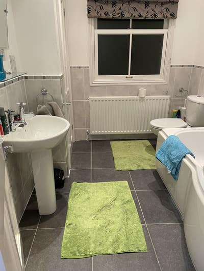 Single room with double bed in comfortable house Main Photo