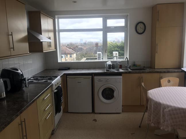Single Room, Sutton Common Road Flat Share  Main Photo