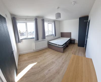 Brand New All Ensuite Student House Main Photo