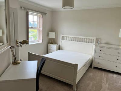 Large double bedroom with ensuite Main Photo