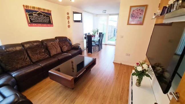 Ensuite Double Room Available – Beswick M11 Main Photo