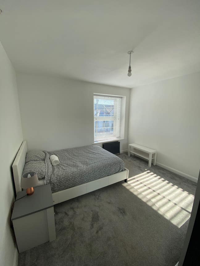 Room close to town and beaches available march Main Photo