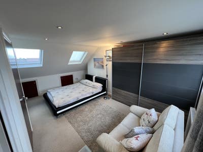 Large double bedroom with bright en-suite  Main Photo
