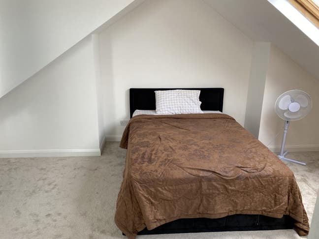 Large loft converted double bedroom for rent  Main Photo