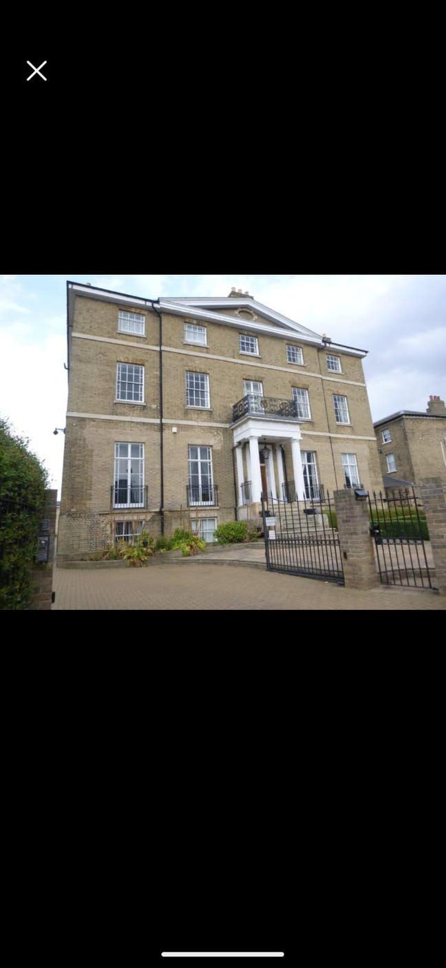 2/3 bed flat in town centre Main Photo