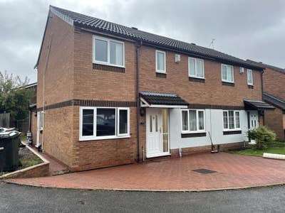 Professional House Share with Parking & Metro Stn Main Photo