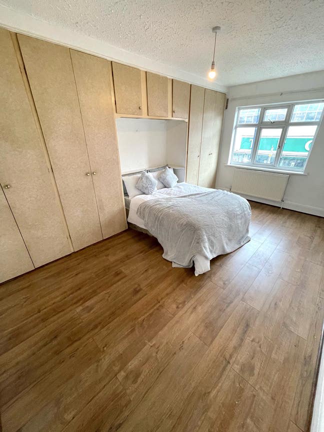 Spacious Double Room | Welling High Street  Main Photo