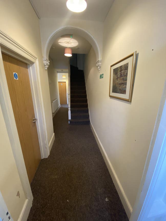 ***Free Rooms to Let*** Main Photo