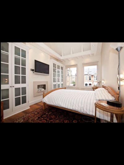 Stunning Extra Large King size bedroom  Main Photo