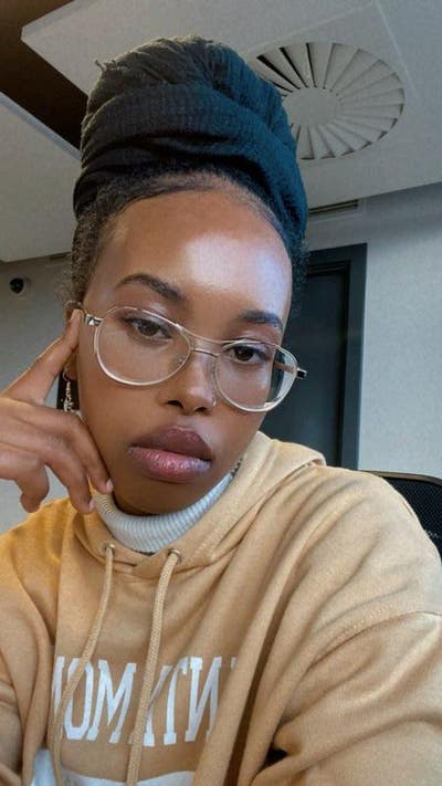 Professional Female seeks a double room Main Photo