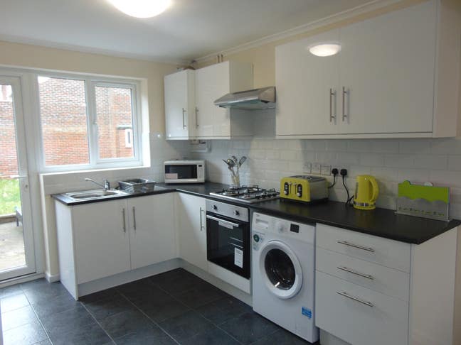 Double Room in Town Centre! Main Photo