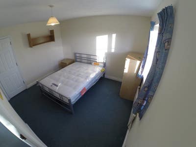 Large en-suite and non-en-suite furnished rooms Main Photo