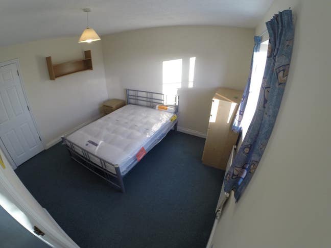 Large en-suite and non-en-suite furnished rooms Main Photo
