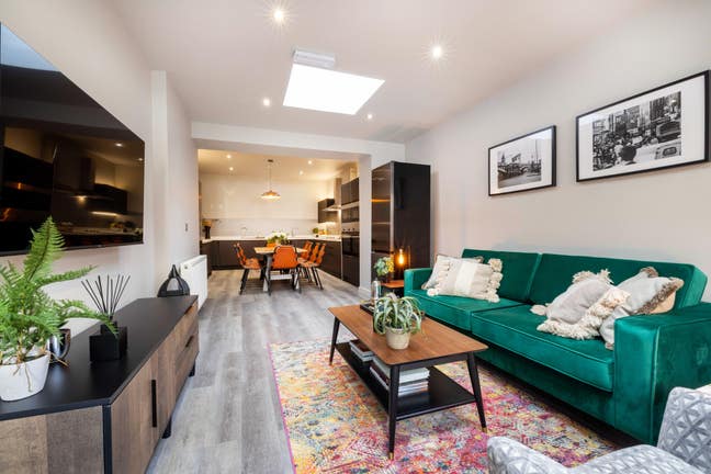 ⚡ This House Is a Showstopper Main Photo