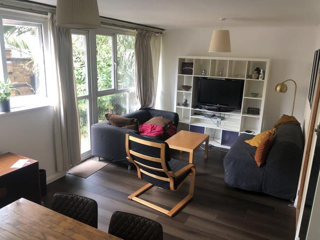 Double room in friendly Bethnal Green flat Main Photo
