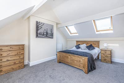 Fantastic Large Modern Double Room (13SRR6) Main Photo