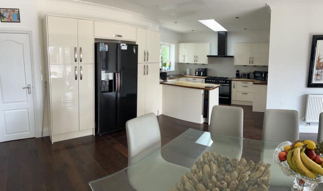 Double room with En-Suite In Luxury House Main Photo