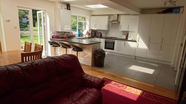 Lovely Big Double Room in a Spacious Shared House Main Photo