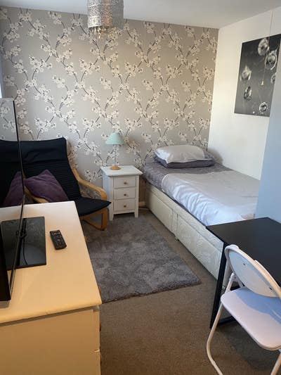 Large single room Main Photo