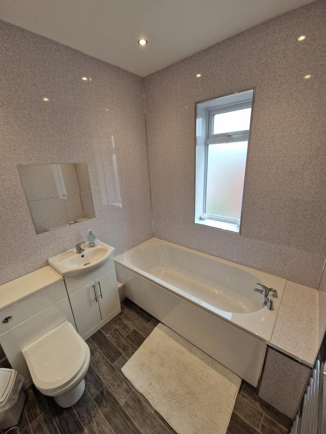 Single bedroom Main Photo