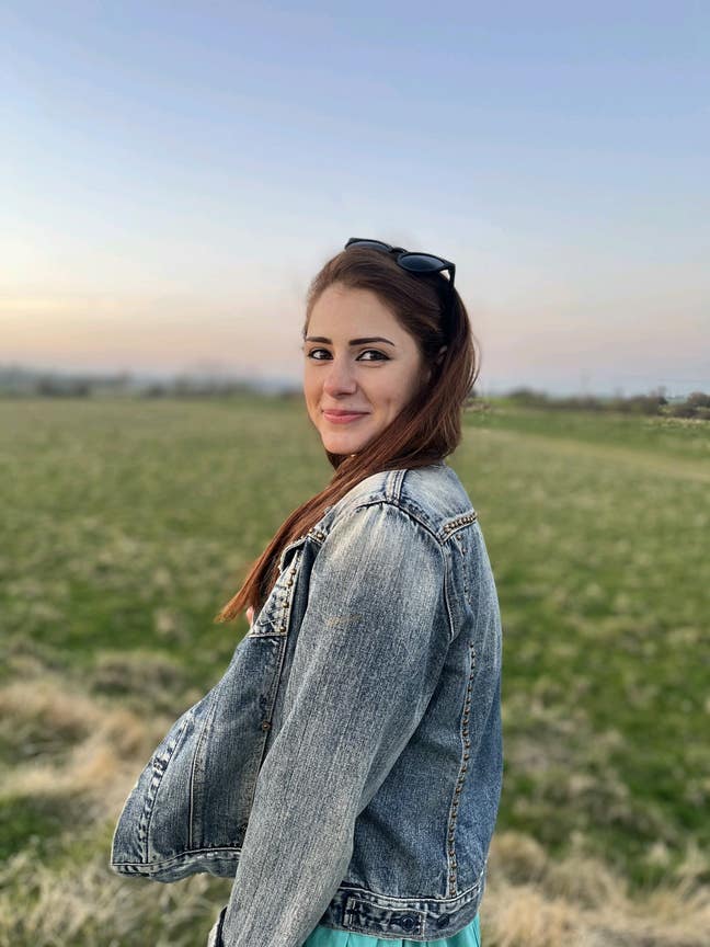 Professional Couple Looking for a Flat Main Photo