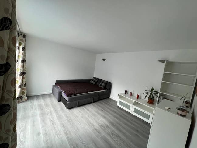 Large double room in beautiful spacious home Main Photo