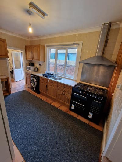 *Must See* Huge Beautiful House/Rooms Immaculate Main Photo