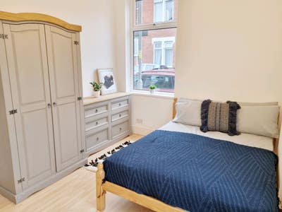 Professional house share  Main Photo