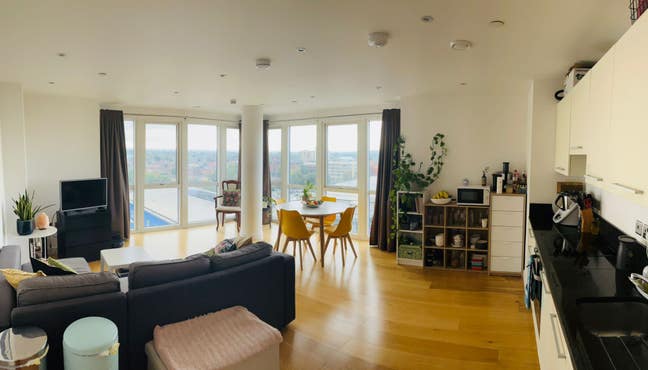 2x Spacious modern rooms with own bathroom+storage Main Photo