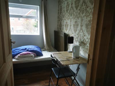 Cheap rooms in Bell Green.  Main Photo