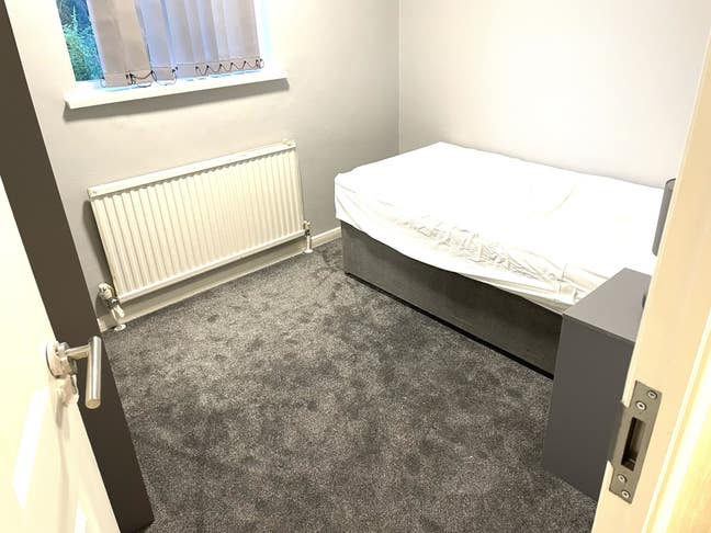 A good sized, single room.,  Main Photo