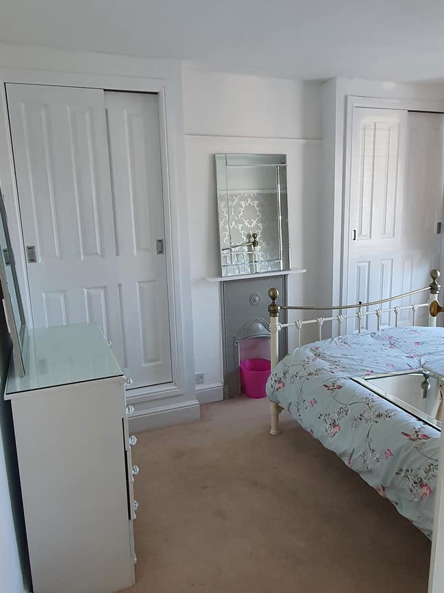 Furnished Double Room. WiFi and utilities included Main Photo