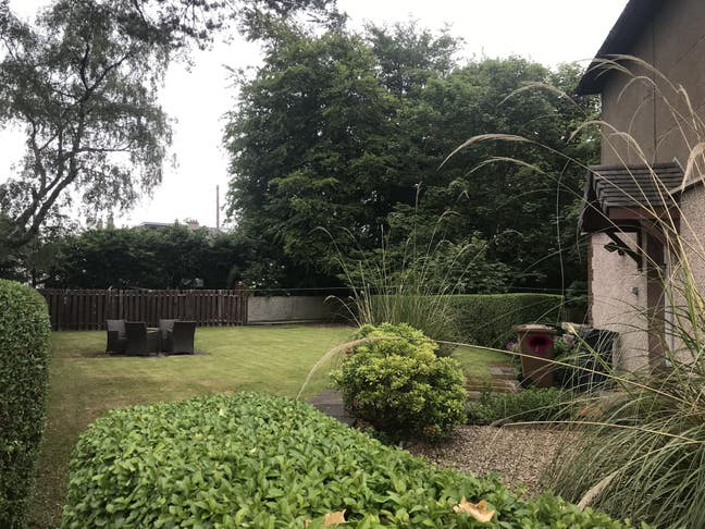 Newly refurbished LARGE room - couples welcome Main Photo