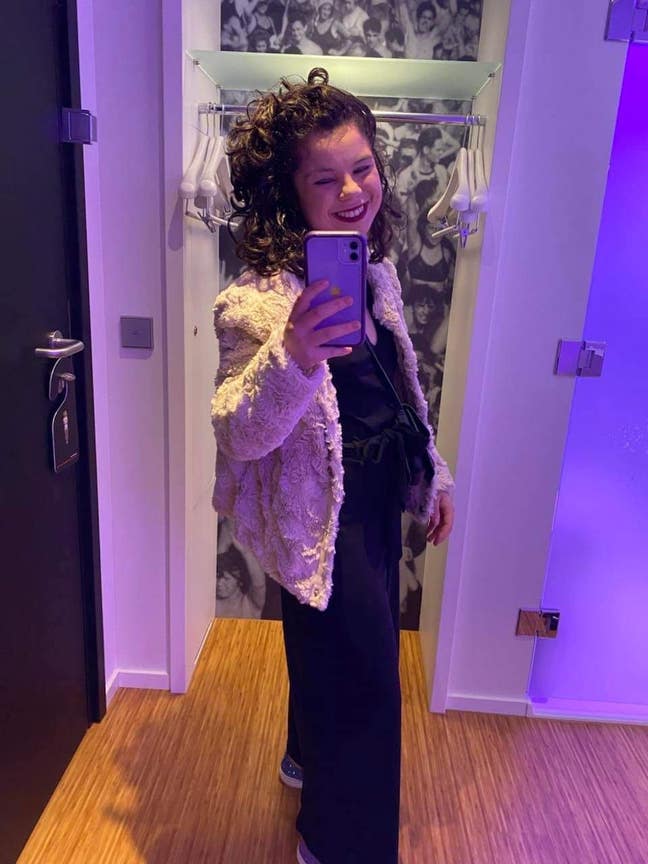 Professional female 👀 all inclusive with en-suite  Main Photo