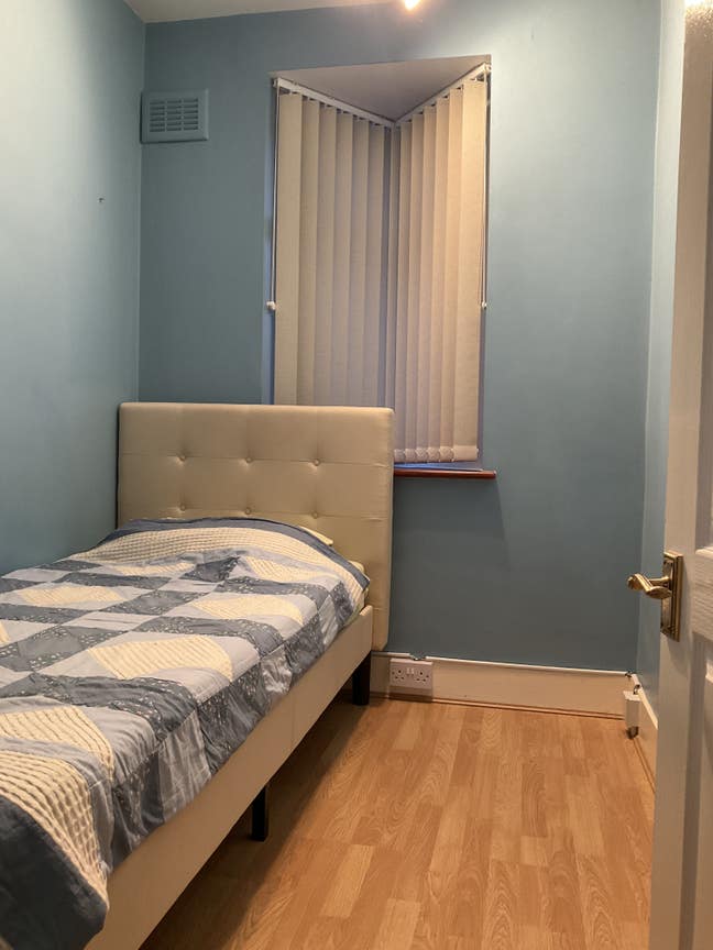 1 Single Bed-Room Available In Rainham RM13 Main Photo