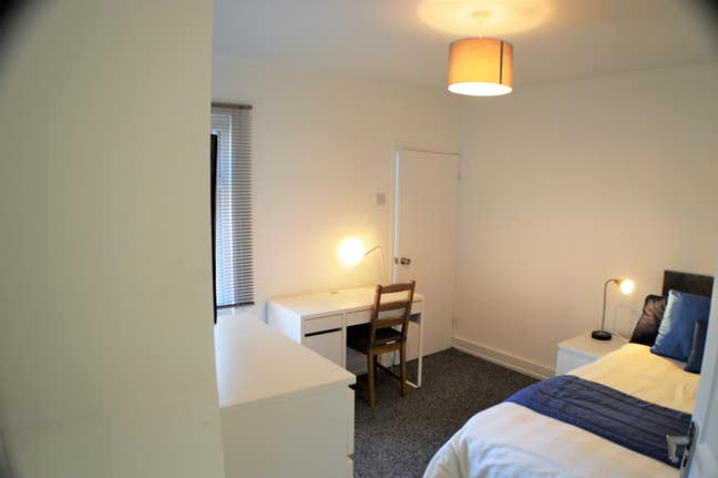 Ensuite Dbl Room - Walk to Oracle/Town/Station/RBH Main Photo