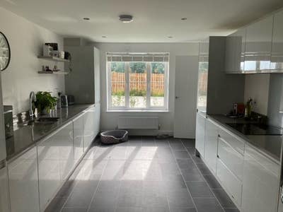Room to rent in Stone Cross Main Photo