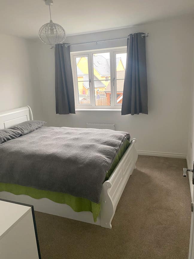 Room in modern 4 bedroom house Main Photo