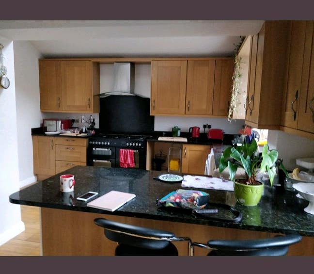 Single Ensuite with Attached Study in Alwoodley Main Photo