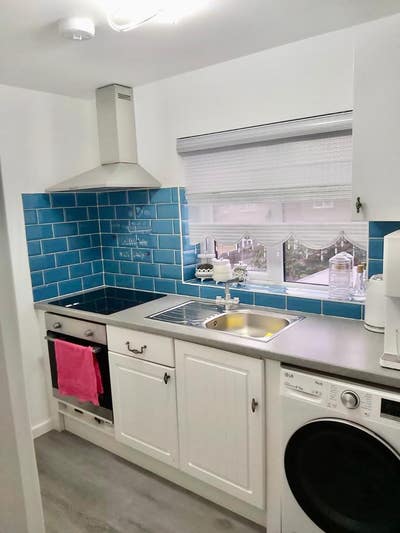 Spacious 1 bedroom flat, all bills included.  Main Photo