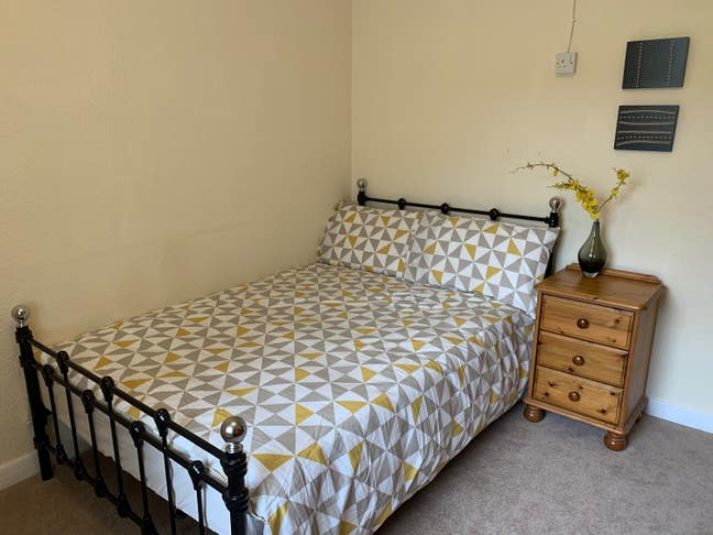 Spacious double room in quiet area  Main Photo