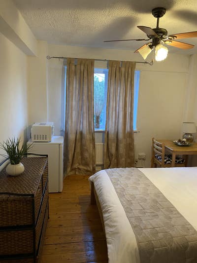 Double Room, Wifi  &pound;900 Bills  Main Photo