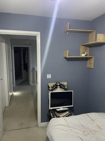 Single room in clean modern house Main Photo