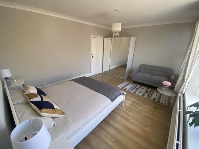 Big Double bedroom  Main Photo