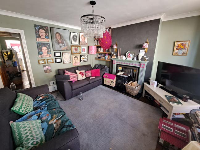Spacious double room in lovely family home  Main Photo