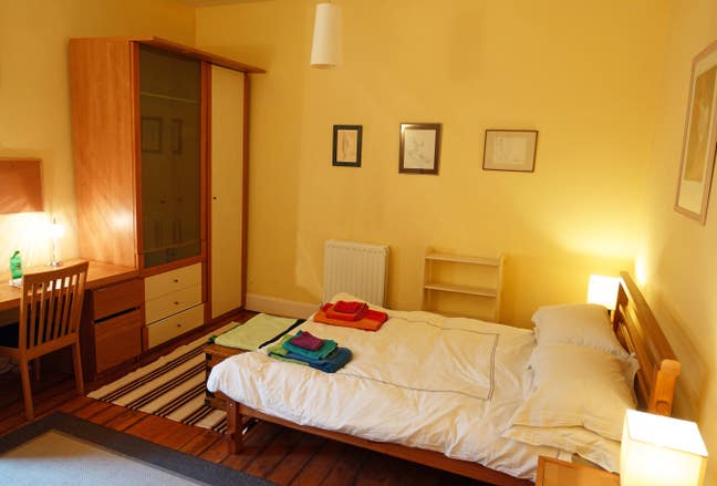 West End Double Room with Private Entrance Main Photo