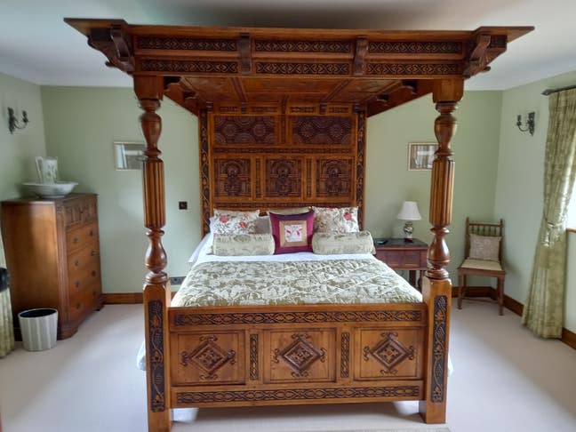 Bedroom, en suite & own living space in Houghton Main Photo