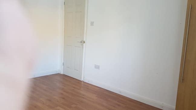 TWO  Newly Renovated Ensuite Rooms Available Main Photo
