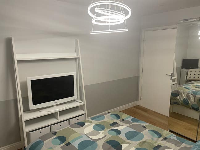 Large Double bedroom in clean, well decorated flat Main Photo